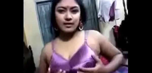  Bangali Muslim Girl showing Nude.......